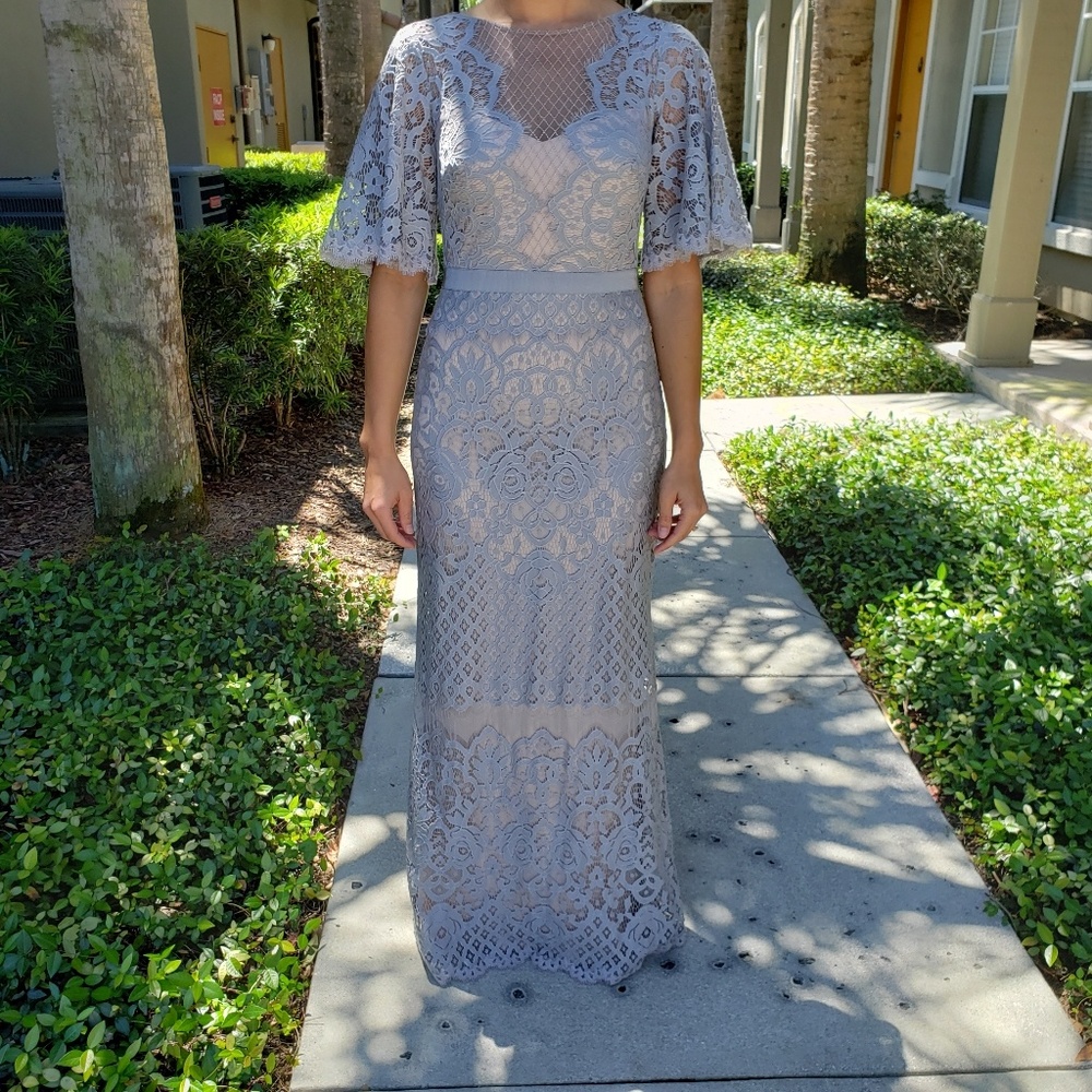 💫Tadashi Shoji Malani Flutter Sleeve Lace Gown